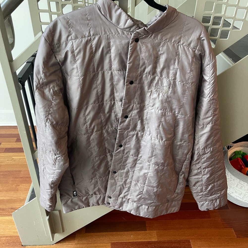 The North Face Gray Puffer Jacket Lightweight Quilted Design
